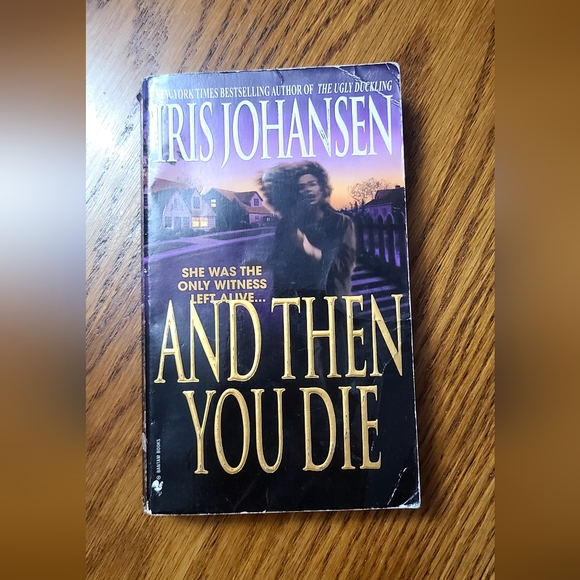 Iris Johansen Suspense Novels Bundle #1 - Picture 4 of 6